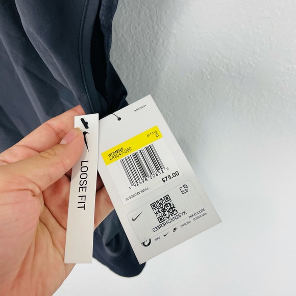 - NWT NIKE BLACK Sportswear Tech Pack Short Sleeve Vest Hoodie - Picture 7 of 12